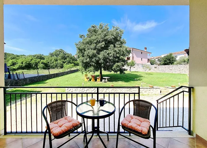 Dina アパート ロヴィンスコ・セロ